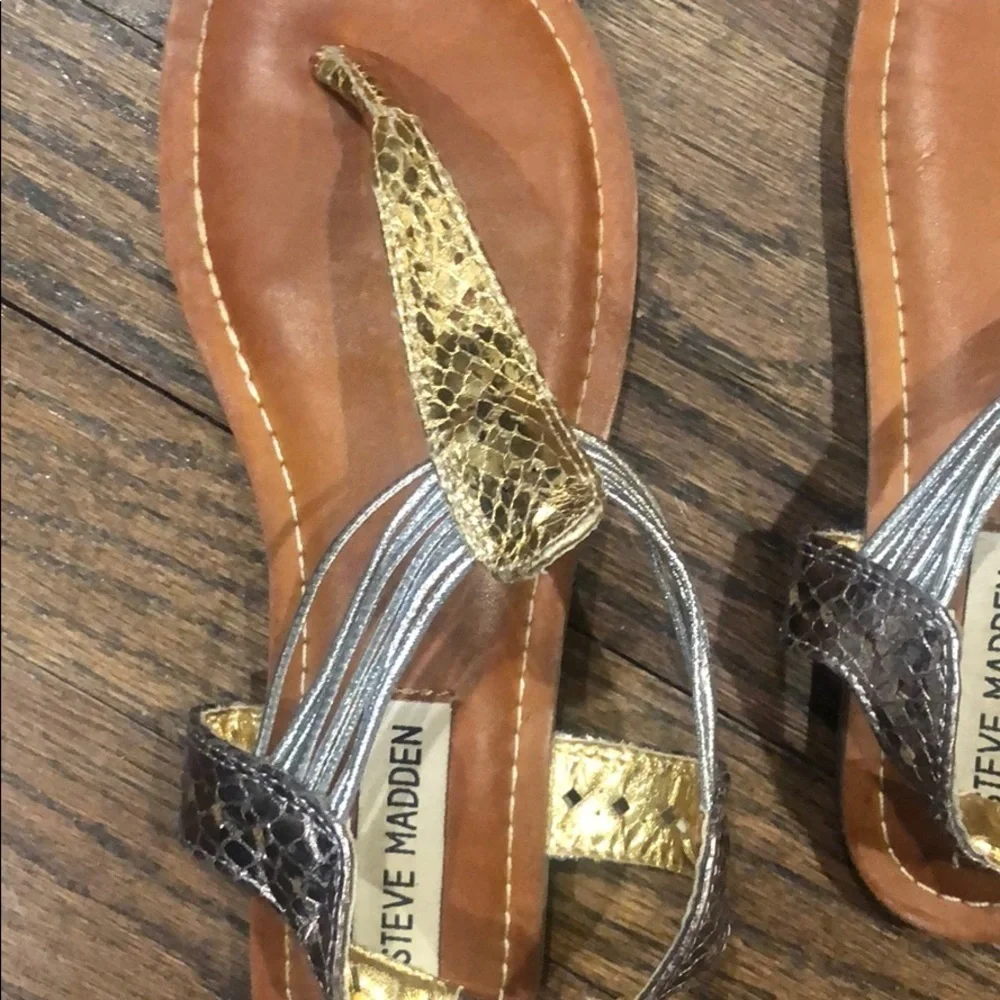 Steve Madden silver and gold sandals size 4 ⭐️⭐️